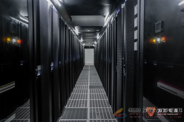 摩尔线程、羽人科技完成70亿参数大模型训练测试：稳定性极佳(图2)