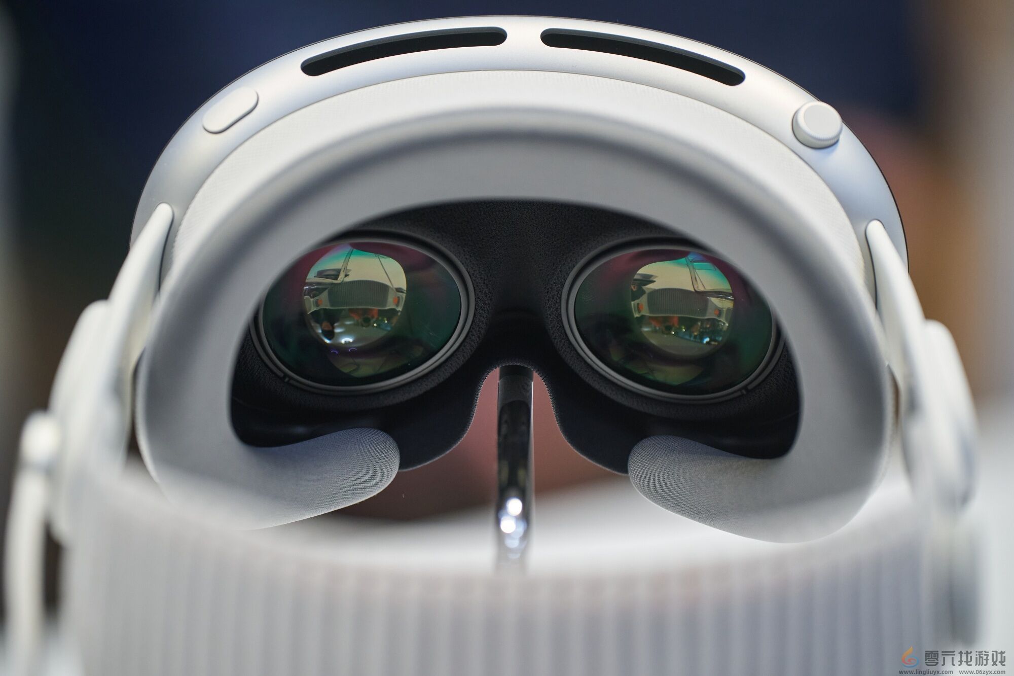 彭博社：苹果仍在研发Vision Pro 2 还有AR眼镜(图2)