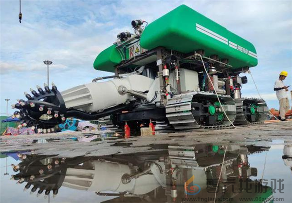 首次！我国深海重载作业采矿车海试水深突破4000米(图1)