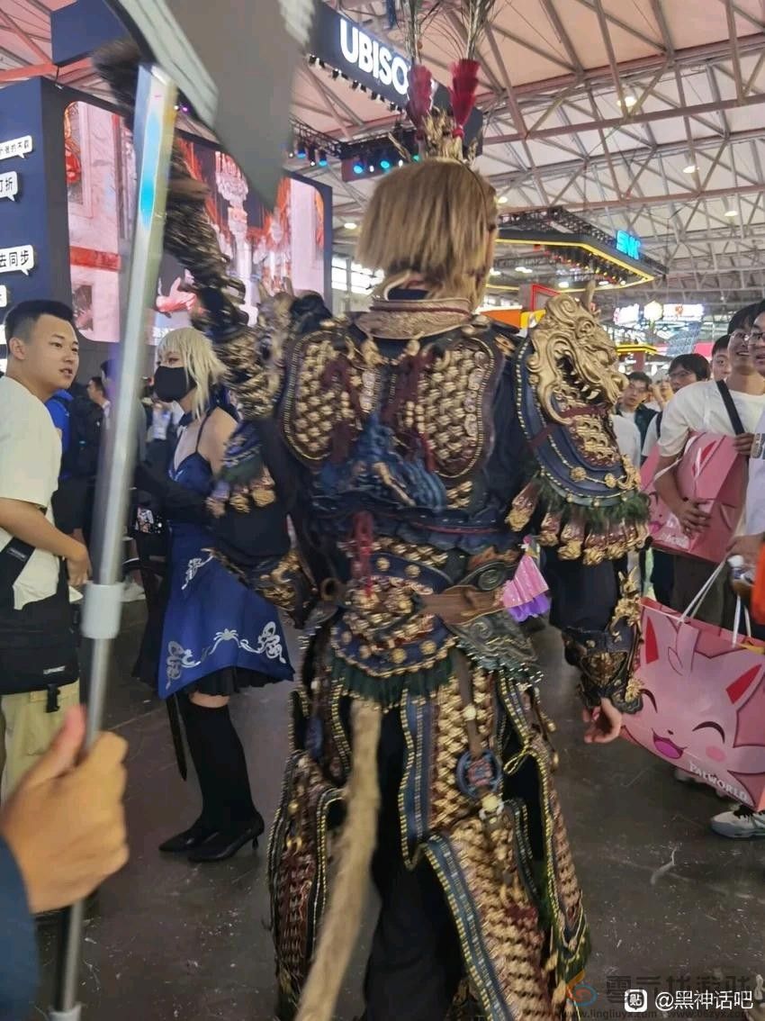 《黑神话：悟空》天命人Cos 妆容和服装非常还原(图2)